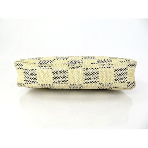 Louis Vuitton Cream and Gray Checkered Clutch - Picture 5 of 13